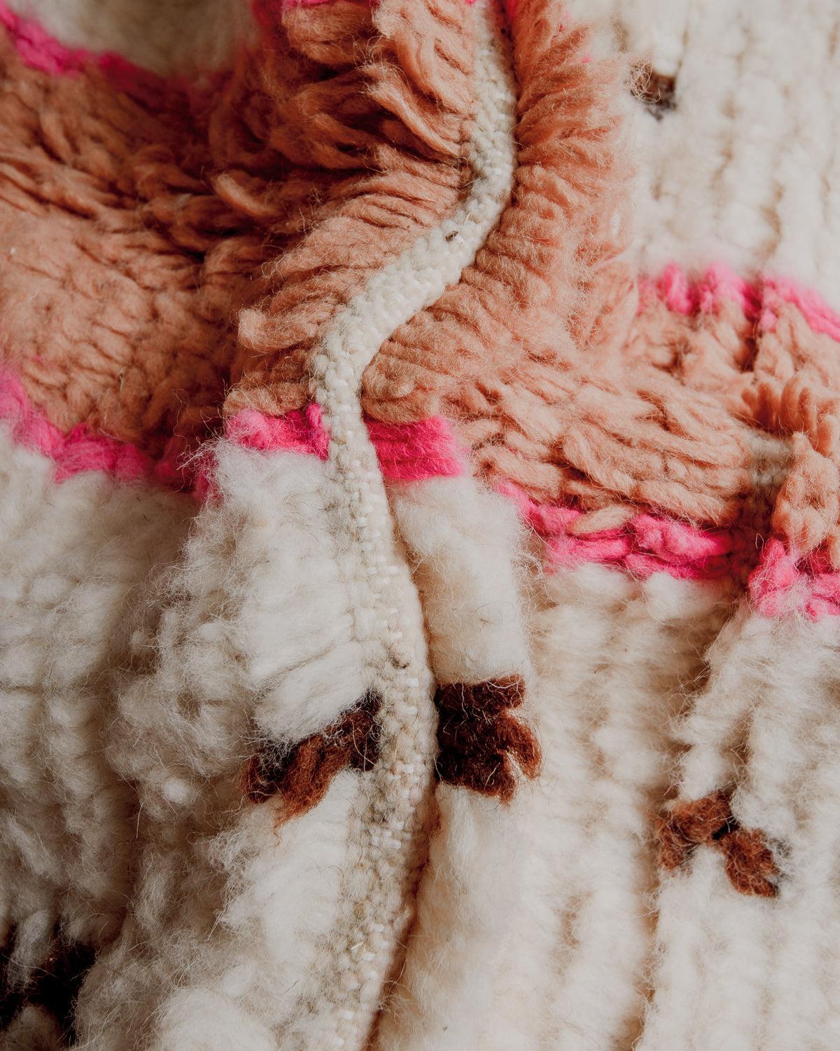 Close up of azilal rug showing gap between rows. 