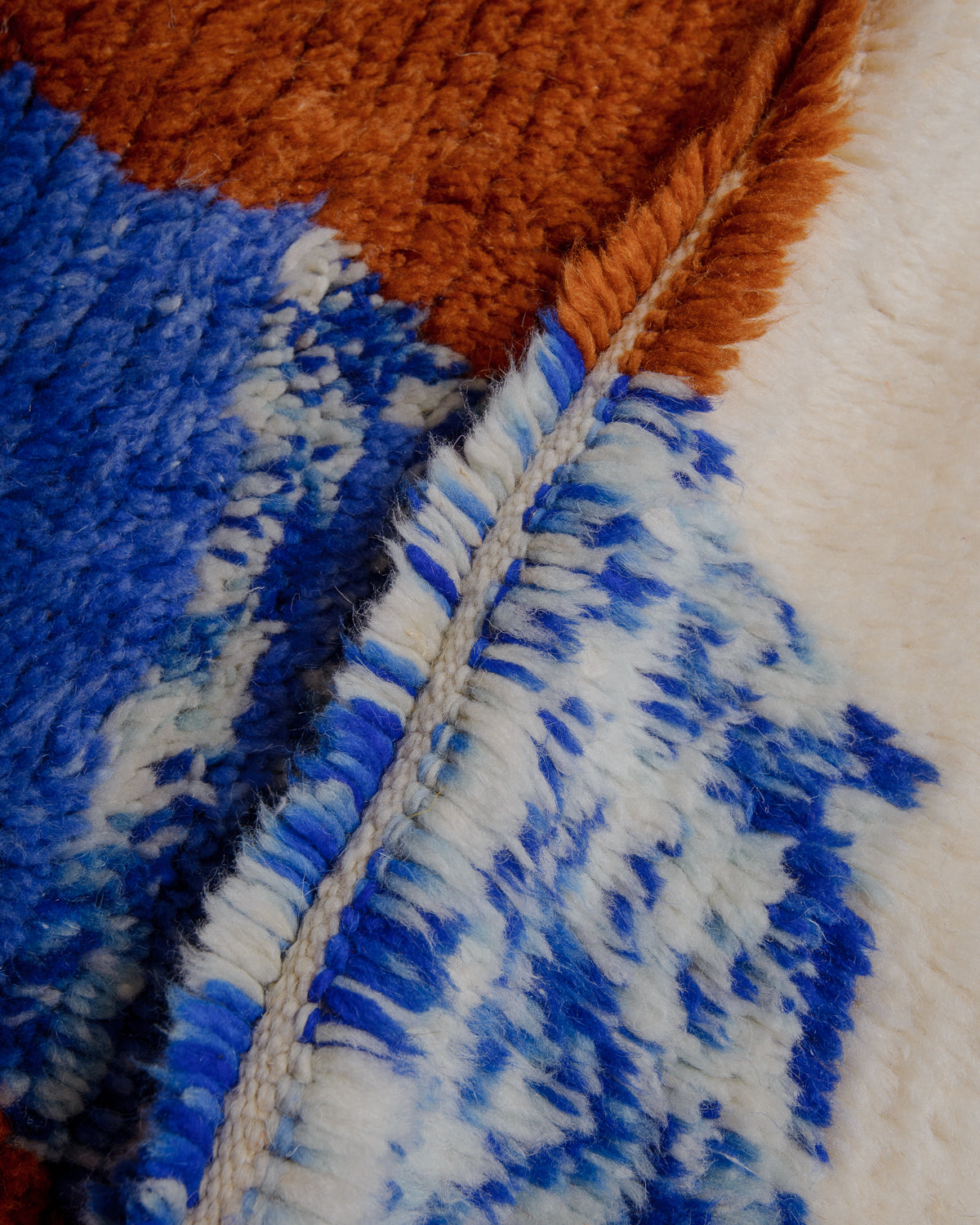 Close up of azilal rug showing gap between rows. 