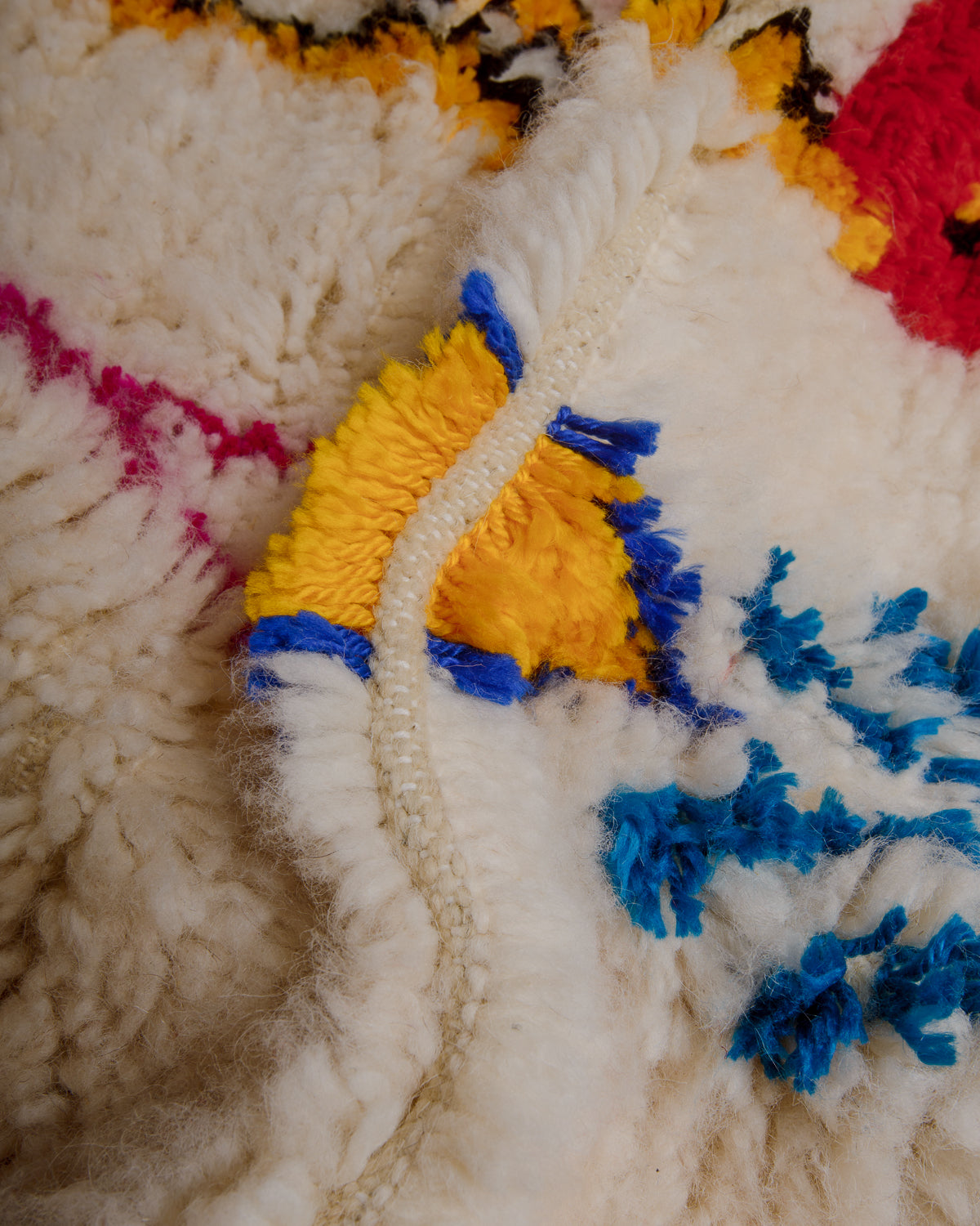 Close up of Azilal rug showing the extra row between the knots.
