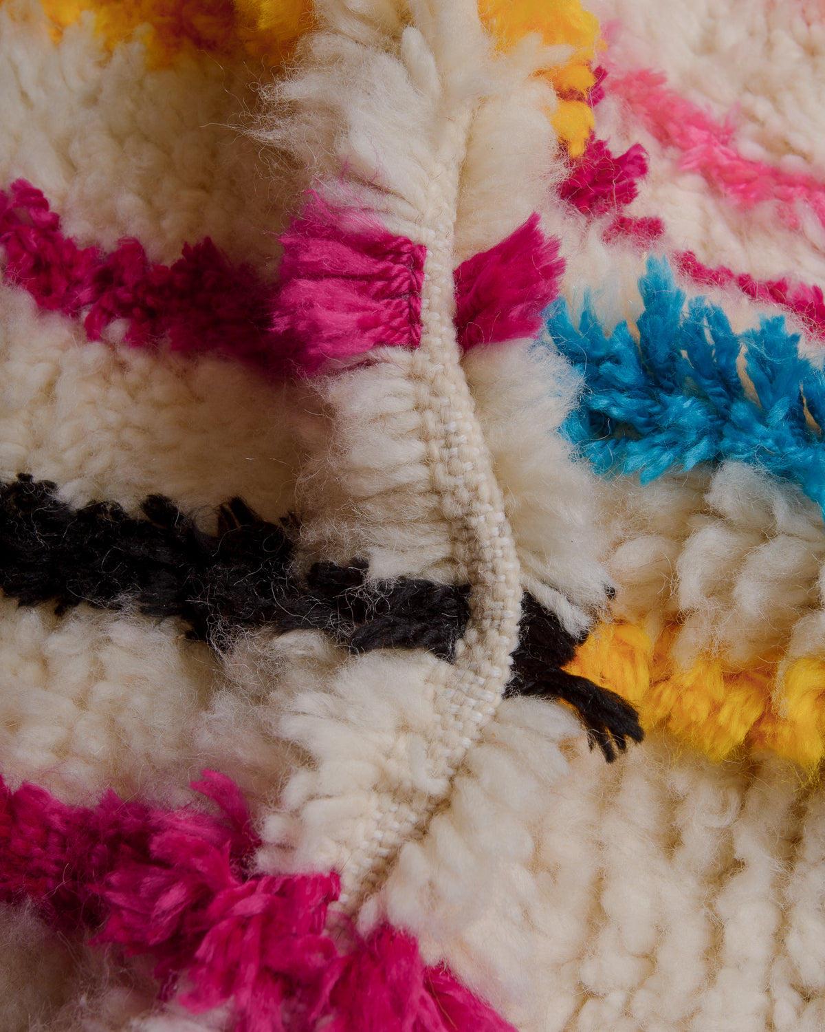 Close up of Azilal rug showing the extra row between the knots.