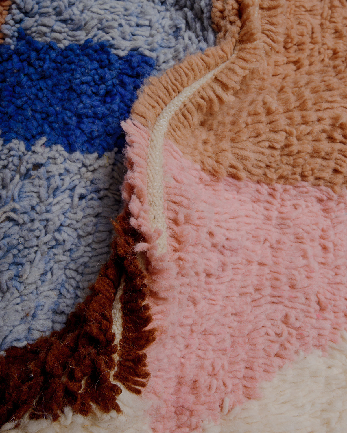 Close up of azilal rug showing gap between rows. 