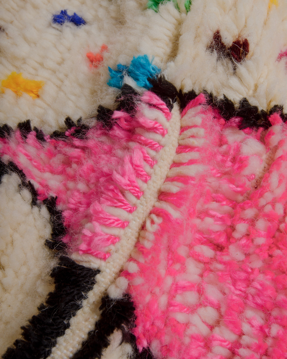 Close up of Azilal rug showing the extra row between the knots.