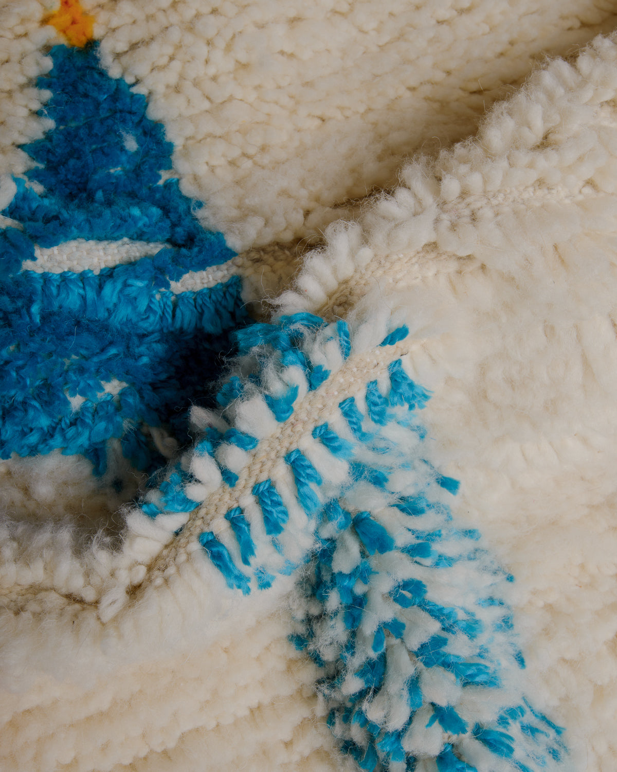 Close up of Azilal rug showing the extra row between the knots.