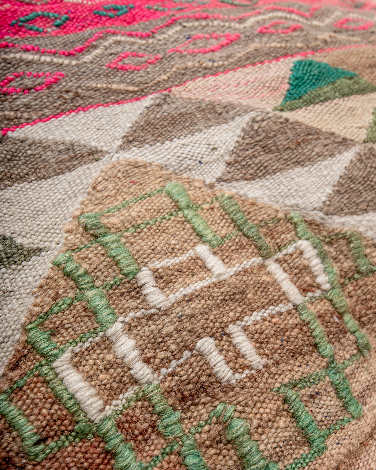 Vintage, handcrafted Berber floor cushion from Morocco. Kelim pouf with beautiful designs and robust flat weave. 100% wool.