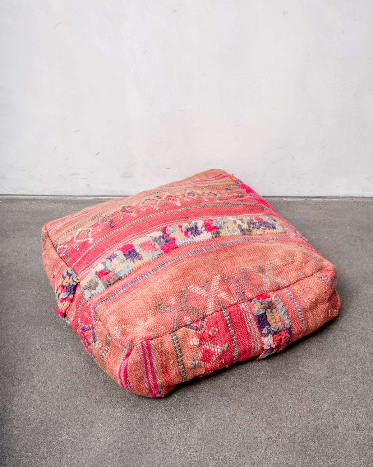 Vintage, handcrafted Berber floor cushion from Morocco. Kelim pouf with beautiful designs and robust flat weave. 100% wool.