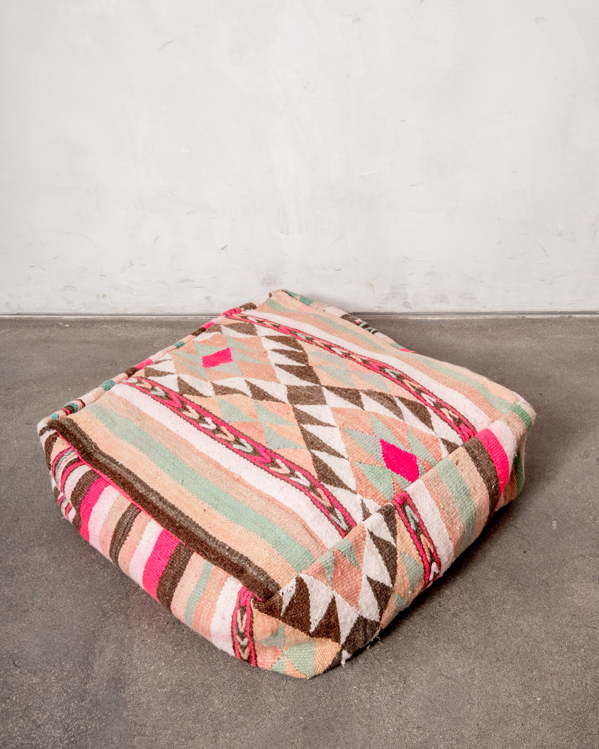 Vintage, handcrafted Berber floor cushion from Morocco. Kelim pouf with beautiful designs and robust flat weave. 100% wool.