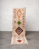 Moderner, handgefertigter Berber-Läuferteppich aus Marokko. Beniourain mit schönen Farben und Mustern.