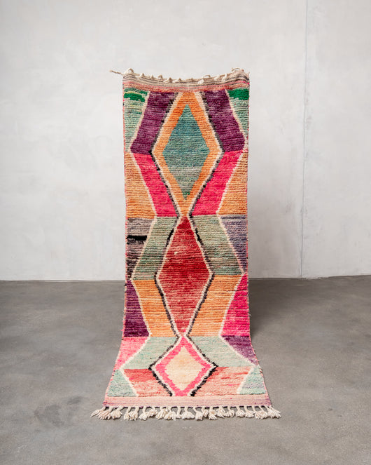 Moderner, handgefertigter Berber-Läuferteppich aus Marokko. Beniourain mit schönen Farben und Mustern.