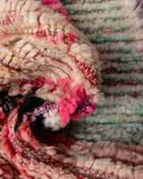 Moderner, handgefertigter Berber-Läuferteppich aus Marokko. Beniourain mit schönen Farben und Mustern.