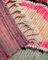 Moderner, handgefertigter Berber-Läuferteppich aus Marokko. Beniourain mit schönen Farben und Mustern.