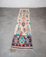 Moderner, handgefertigter Berber-Läuferteppich aus Marokko. Beniourain mit schönen Farben und Mustern.
