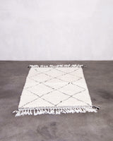 Moderner Designer handgefertigter Berber Teppich aus Marokko Beniourain mit schönen Farben und Mustern