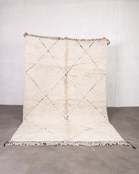 Moderner Designer handgefertigter Berber Teppich aus Marokko Beniourain mit schönen Farben und Mustern