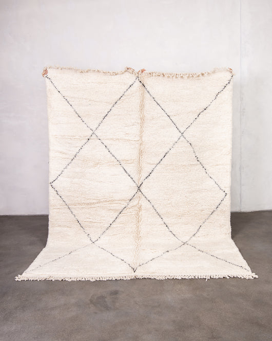 Moderner Designer handgefertigter Berber Teppich aus Marokko Beniourain mit schönen Farben und Mustern