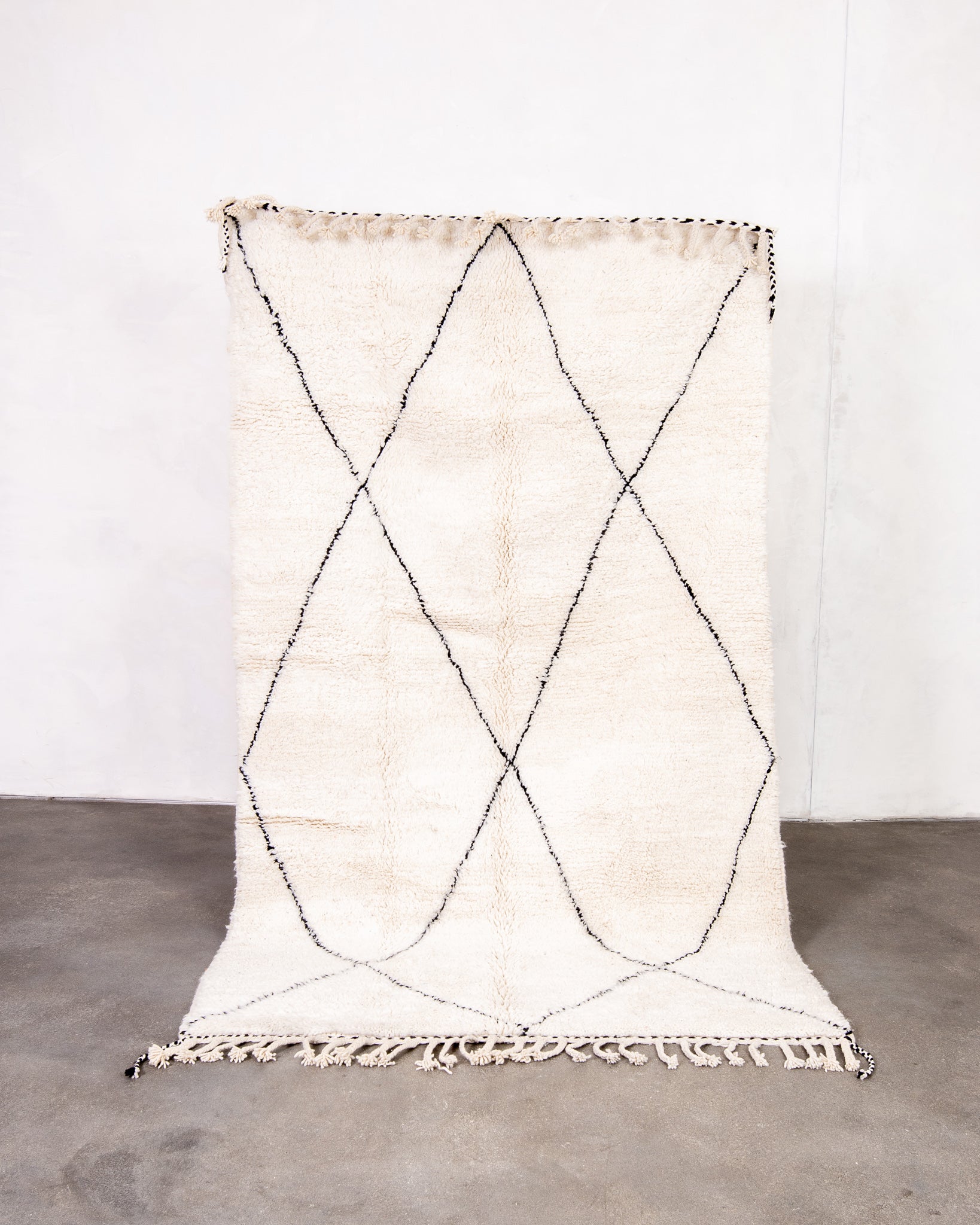 Modern designer handcrafted Berber rug from morocco Beniourain with beautiful colors and patterns