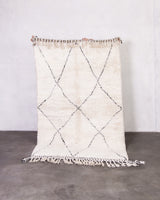 Moderner Designer handgefertigter Berber Teppich aus Marokko Beniourain mit schönen Farben und Mustern