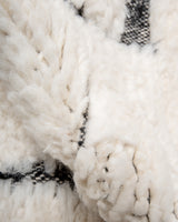 Moderner, handgefertigter Designer-Berberteppich aus Marokko. Beniourain-Teppich mit schönen Farben und Mustern und flauschiger Wollstruktur