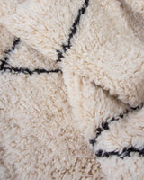 Moderner Designer handgefertigter Berber Teppich aus Marokko Beniourain mit schönen Farben und Mustern