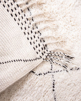 Moderner Designer handgefertigter Berber Teppich aus Marokko Beniourain mit schönen Farben und Mustern