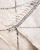 Moderner Designer handgefertigter Berber Teppich aus Marokko Beniourain mit schönen Farben und Mustern
