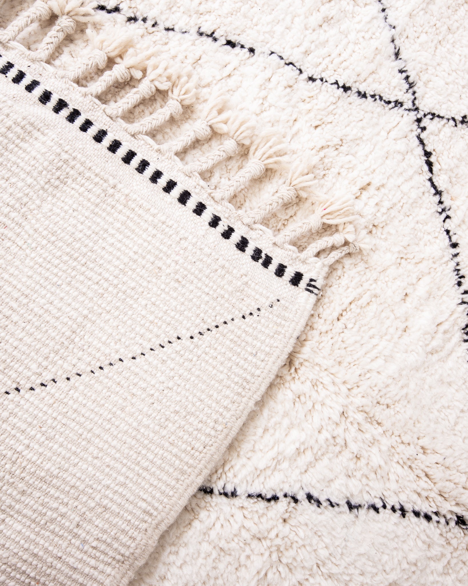 Modern designer handcrafted Berber rug from morocco Beniourain with beautiful colors and patterns