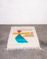 Moderner Designer handgefertigter Berber Teppich aus Marokko Beniourain mit schönen Farben und Mustern