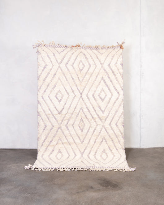 Moderner Designer handgefertigter Berber Teppich aus Marokko Beniourain mit schönen Farben und Mustern