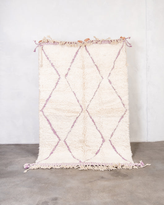 Moderner Designer handgefertigter Berber Teppich aus Marokko Beniourain mit schönen Farben und Mustern