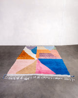 Moderner Designer handgefertigter Berber Teppich aus Marokko Beniourain mit schönen Farben und Mustern