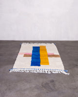Moderner Designer handgefertigter Berber Teppich aus Marokko Beniourain mit schönen Farben und Mustern