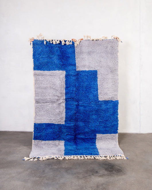Moderner Designer handgefertigter Berber Teppich aus Marokko Beniourain mit schönen Farben und Mustern