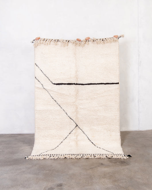 Moderner Designer handgefertigter Berber Teppich aus Marokko Beniourain mit schönen Farben und Mustern