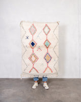 Moderner Designer handgefertigter Berber Teppich aus Marokko Beniourain mit schönen Farben und Mustern