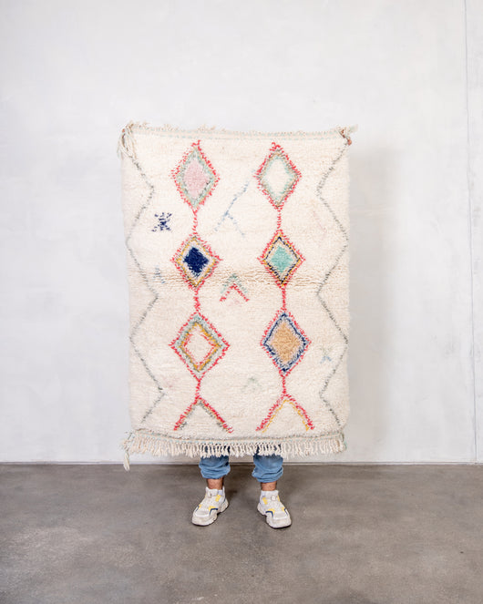 Moderner Designer handgefertigter Berber Teppich aus Marokko Beniourain mit schönen Farben und Mustern