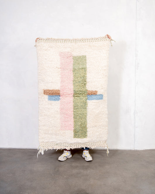 Moderner Designer handgefertigter Berber Teppich aus Marokko Beniourain mit schönen Farben und Mustern