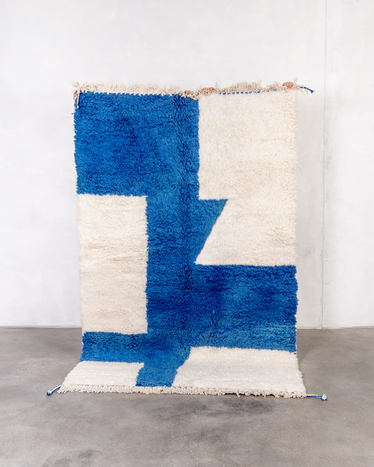Moderner Designer handgefertigter Berber Teppich aus Marokko Beniourain mit schönen Farben und Mustern