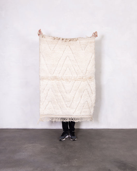 Moderner Designer handgefertigter Berber Teppich aus Marokko Beniourain mit schönen Farben und Mustern