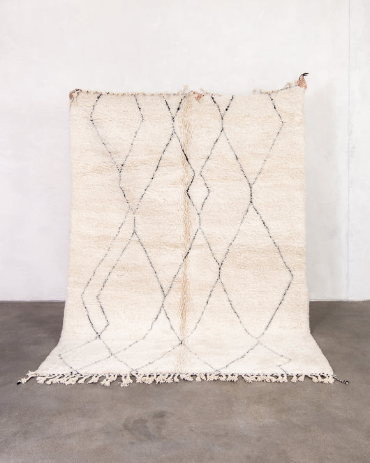 Moderner Designer handgefertigter Berber Teppich aus Marokko Beniourain mit schönen Farben und Mustern