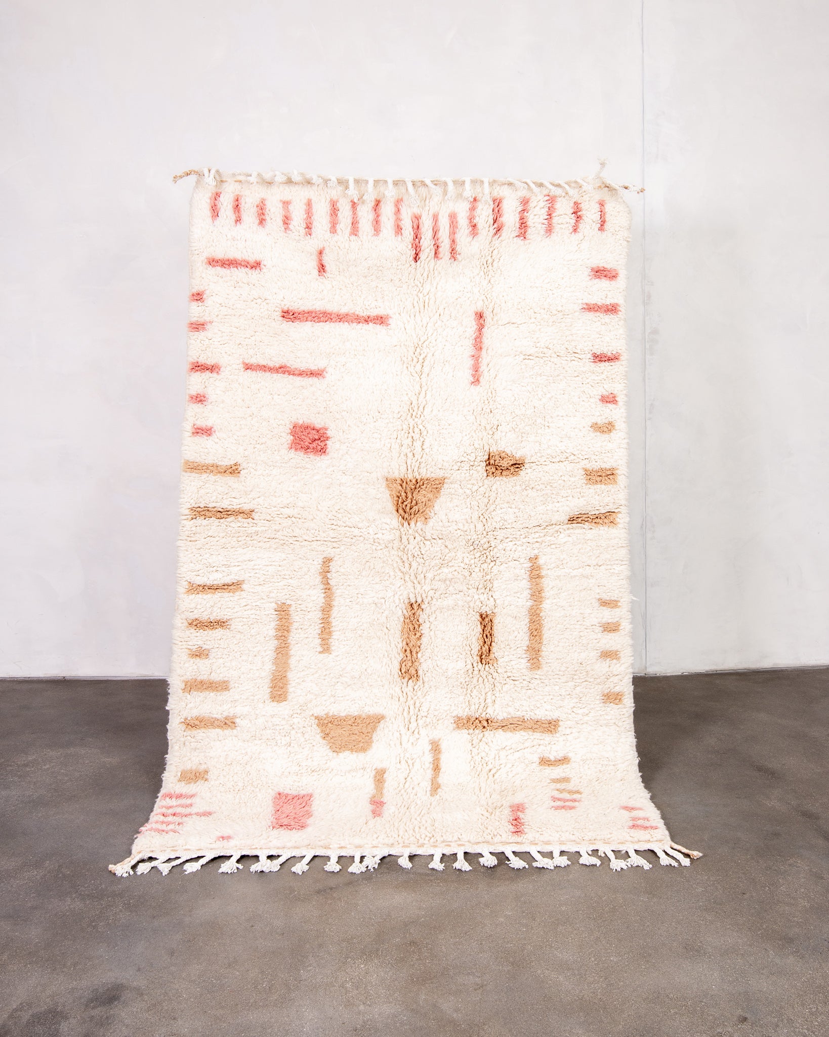 Modern designer handcrafted Berber rug from morocco Beniourain with beautiful colors and patterns