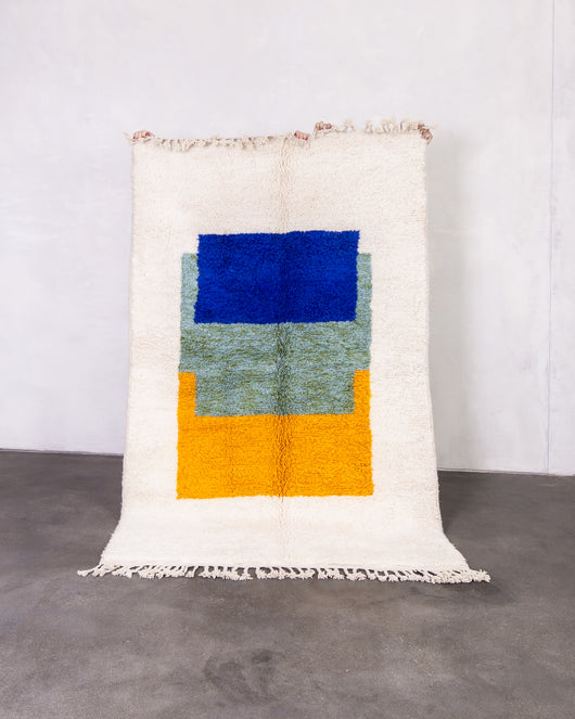 Moderner Designer handgefertigter Berber Teppich aus Marokko Beniourain mit schönen Farben und Mustern
