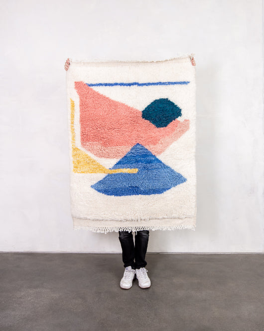 Moderner Designer handgefertigter Berber Teppich aus Marokko Beniourain mit schönen Farben und Mustern