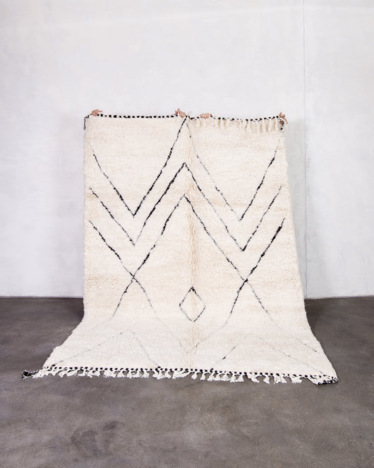Moderner Designer handgefertigter Berber Teppich aus Marokko Beniourain mit schönen Farben und Mustern