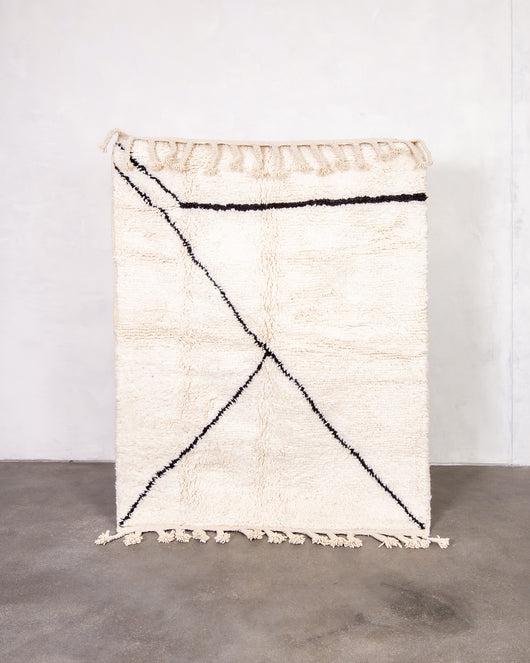 Moderner Designer handgefertigter Berber Teppich aus Marokko Beniourain mit schönen Farben und Mustern