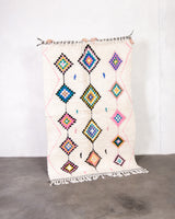 Moderner Designer handgefertigter Berber Teppich aus Marokko Beniourain mit schönen Farben und Mustern