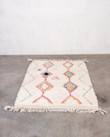 Moderner Designer handgefertigter Berber Teppich aus Marokko Beniourain mit schönen Farben und Mustern