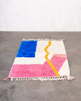Moderner Designer handgefertigter Berber Teppich aus Marokko Beniourain mit schönen Farben und Mustern