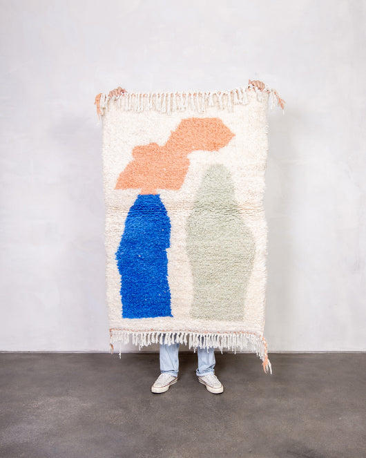 Moderner Designer handgefertigter Berber Teppich aus Marokko Beniourain mit schönen Farben und Mustern