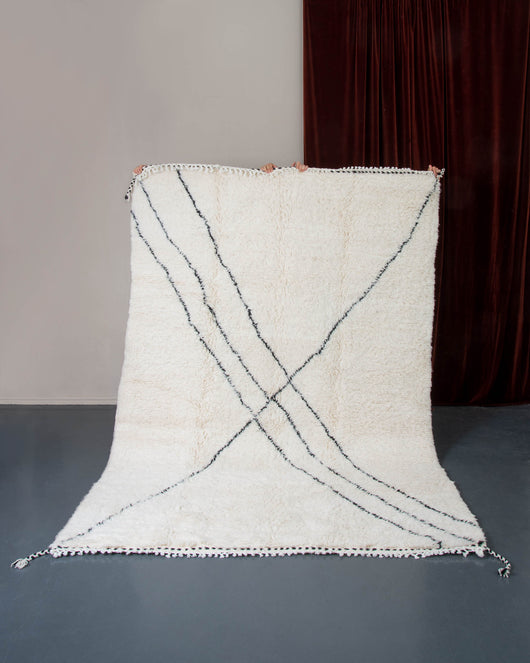 Moderner Designer handgefertigter Berber Teppich aus Marokko Beniourain mit schönen Farben und Mustern