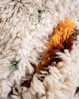 Moderner Designer handgefertigter Berber Teppich aus Marokko Beniourain mit schönen Farben und Mustern