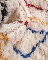 Moderner Designer handgefertigter Berber Teppich aus Marokko Beniourain mit schönen Farben und Mustern